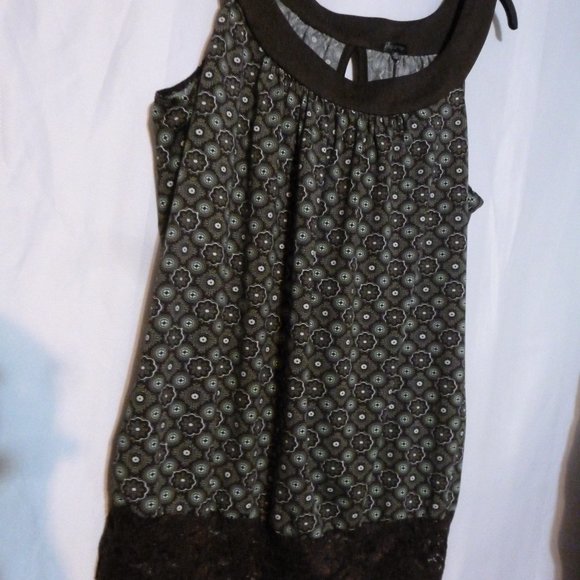 Maurices Summer sleeveless top w/ brown  trim/lace - Picture 1 of 10